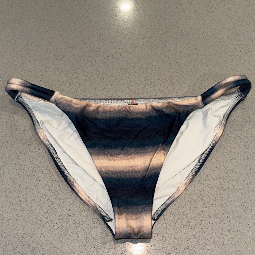 Like New ViX Paula Hermanny Bikini Bottoms Size Medium